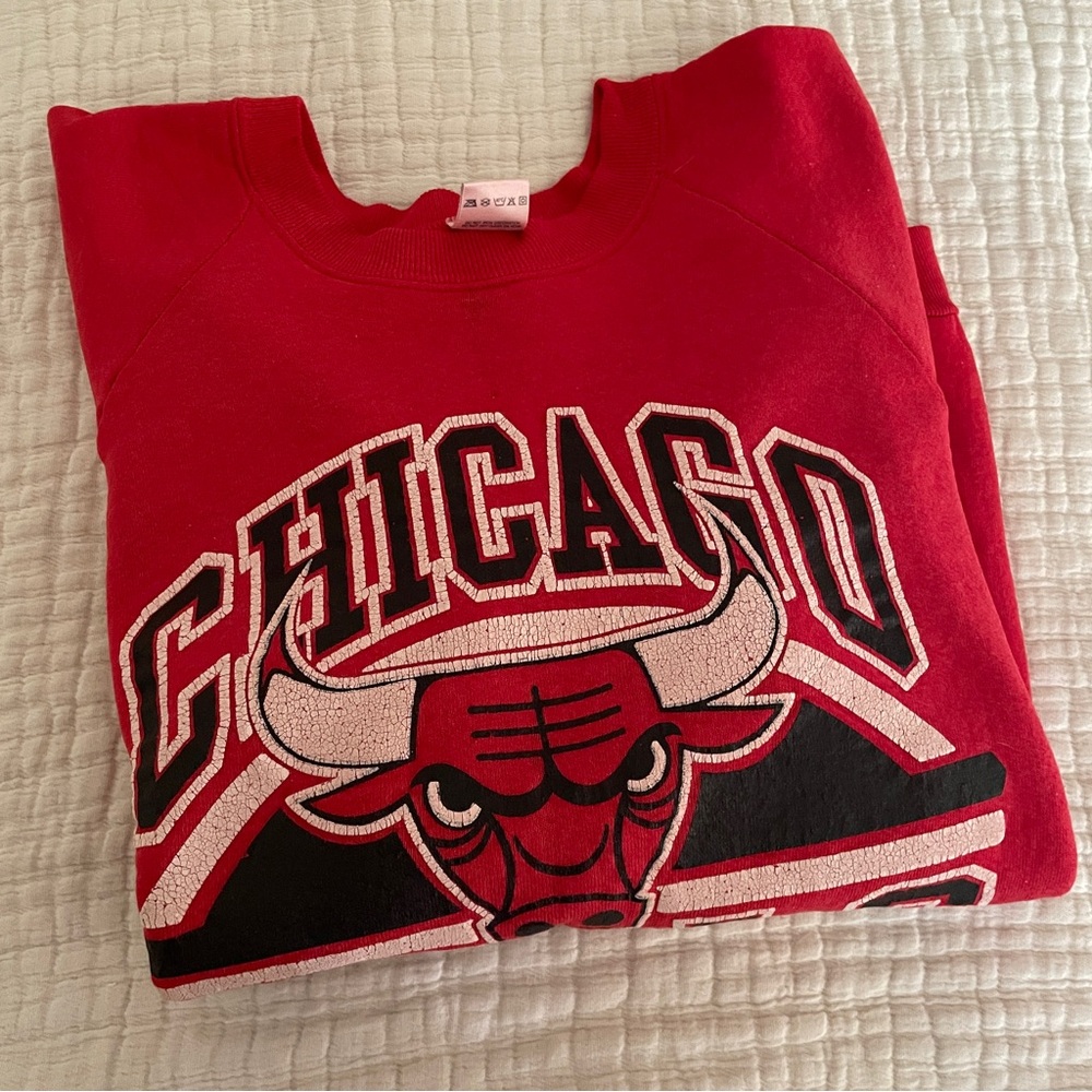 Vintage 90s Chicago Bulls sweatshirt.
